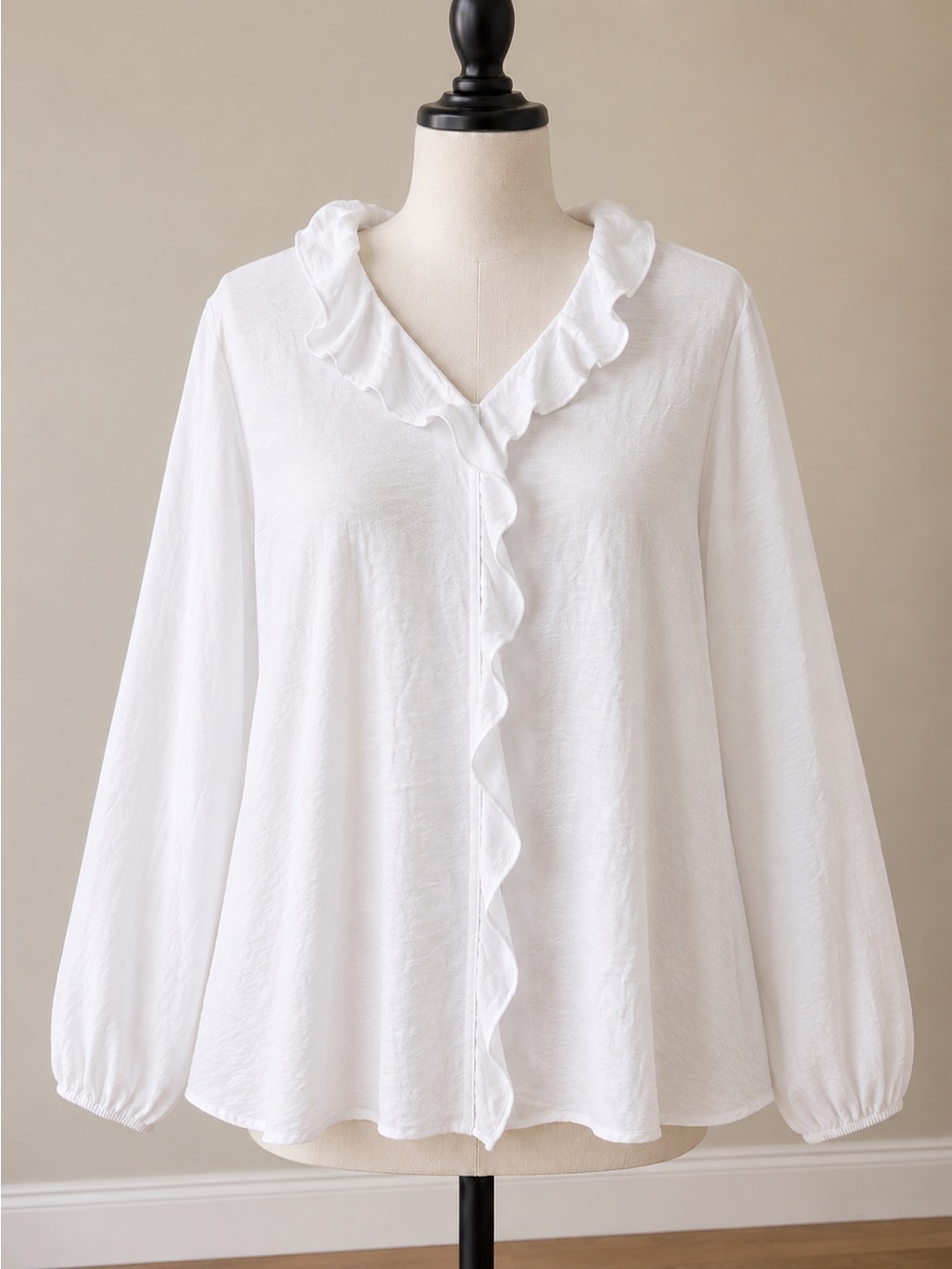 UVN Pullover Blouse in White with Ruffles Size 2XL